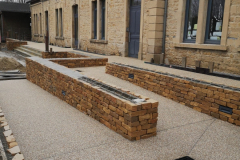 Beton-desactive-devant-de-mairie-1