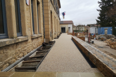 Beton-desactive-devant-de-mairie-2