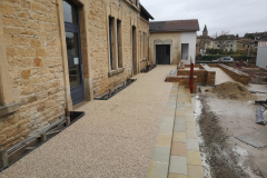 Beton-desactive-devant-de-mairie-3