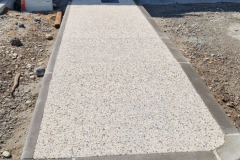 Trottoir-beton-desactive-ciment-blanc-2